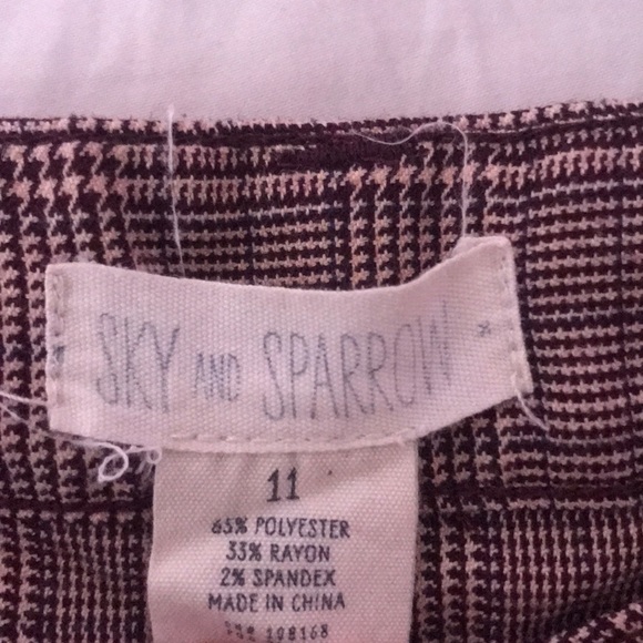 Super cute form fitting skirt - Picture 3 of 3